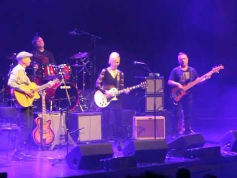 Beebee and the bluebirds - Glory box