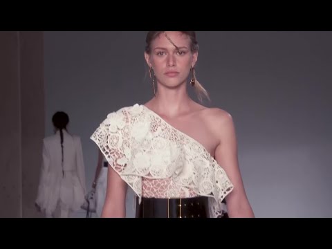 Alexander McQueen Fashion Show 2020 (SS20) Paris Fashion Week 👗