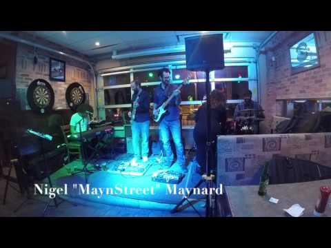 MaynStreet Performing with BERNADETTE CONNORS - 