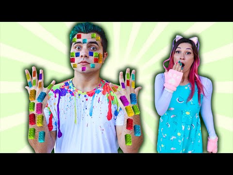 MALOUCOS FINGE BRINCAR DE SER UM LEGO !  pretend play LEGO HANDS -يد ليغو