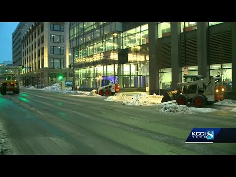 Downtown Des Moines streets cleared out for snow removal effort
