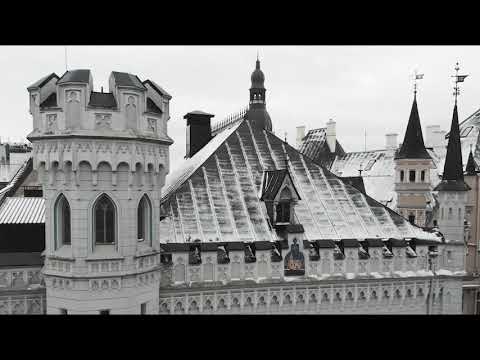 "Nën hijen e kodrës së gjelave" nga Osvalds Zebris