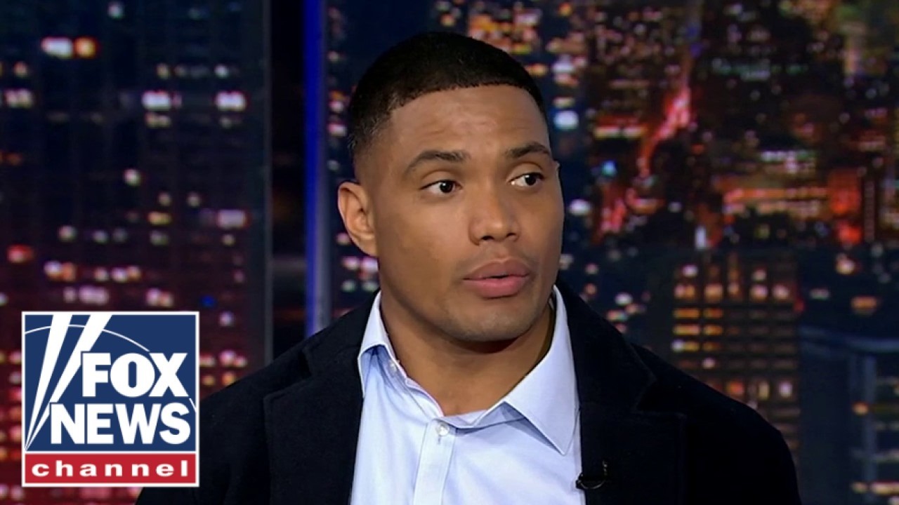 NYPD detective recalls being STABBED by migrants: 'My heart DROPPED'
