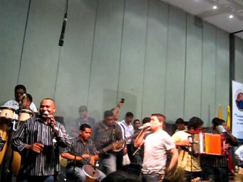 Ligado a tus besos.AVI