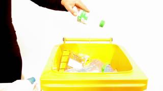 La corretta raccolta differenziata della plastica - filmato mimo