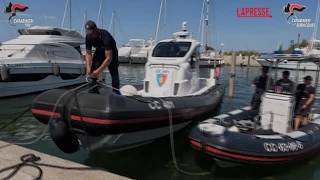 Relitto romano con centinaia di anfore scoperto al largo di Mazara del Vallo: il video dei carabi...