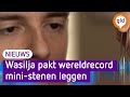 Wereldrecord mini-dominostenen omgooien in Arnhemse handen