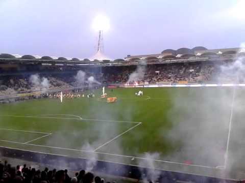 Roda JC - Vitesse 24-03-2012 vuurwerk bij opkomst