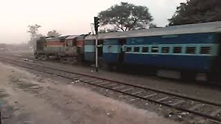 preview picture of video 'Thundering WDM3D with Faizabad-Delhi exp passing (RUDAULI)'