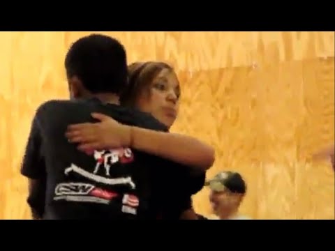 RIZINで村田夏南子と戦ったキーラバタラが男を関節技で極める