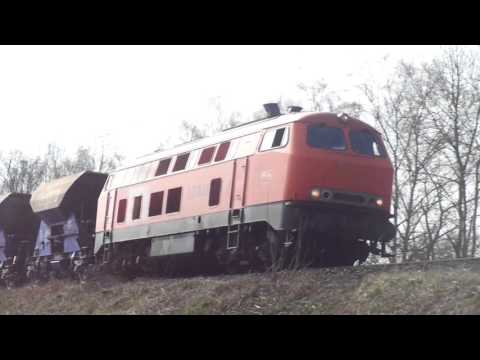 BBL 225 015 mit 50Wagen Schotterzug bei voller Fahrt durch Porta Westfalica