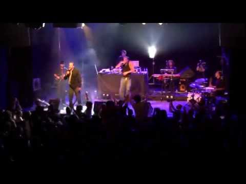 AT VERSARIS i ASSTRIO - No és vendre (Per principis elegants, en directe)