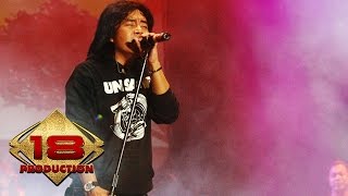 Download lagu Ari Lasso - Patah Hati (Live Konser Pamekasan Madura 5 November 2005) mp3