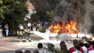 preview picture of video 'Brandweer Lede uitslaande autobrand opendeurdag car fire fully involved demo'
