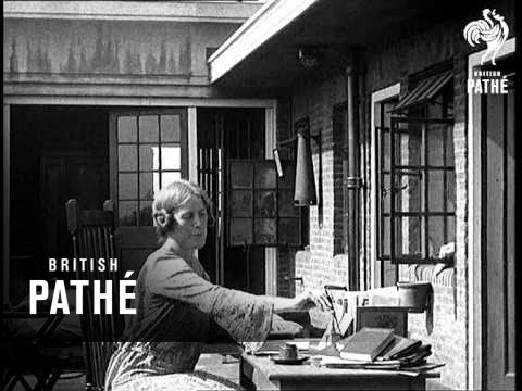 Gandhi's London Home In The East End (1931)