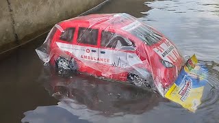 Download lagu floating cars, ambulances, garbage trucks, cement mixer trucks, jeeps mp3