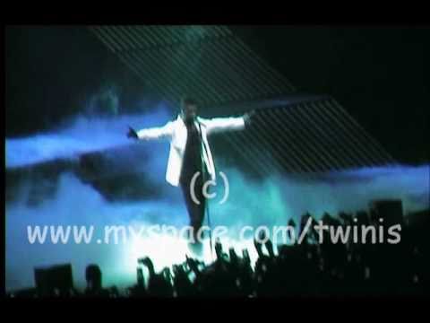 Usher in Berlin OMG Tour 2011