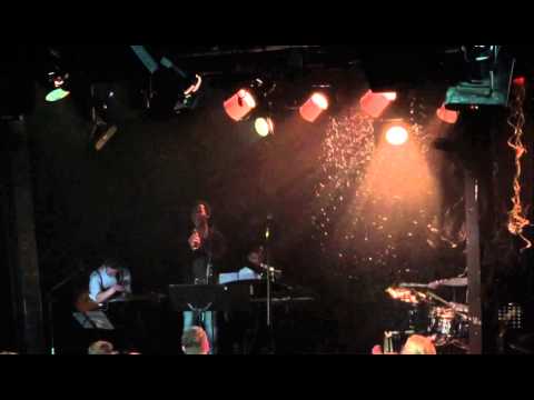 The Gig - Tyrone Huntley Singing 'Lay Me Down'