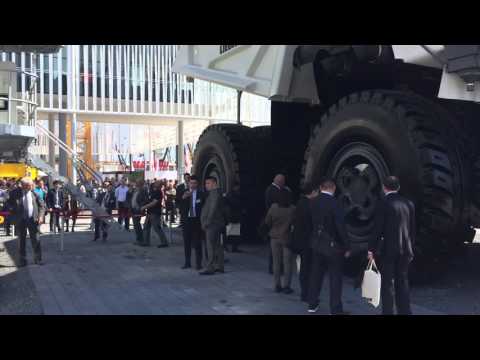 Liebherr R9200 & T264