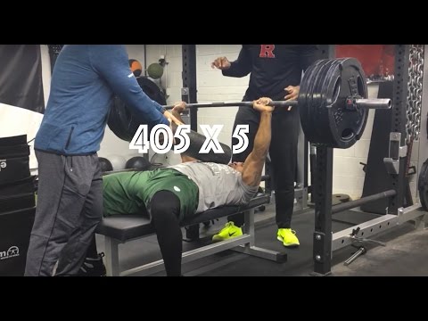 FOOTBALL RUNNING BACKS BENCHING 405 FOR REPS!!!