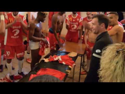 Vidéo dans les coulisses de la Victoire avec LENY. Les chants du FCMB