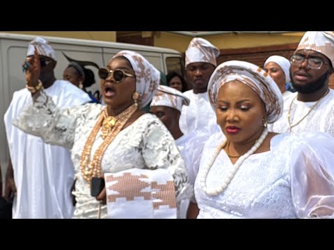 MERCY AIGBE BURIES MUM WITH TEARS OF THANKSGIVING AND REFLECTIONS 