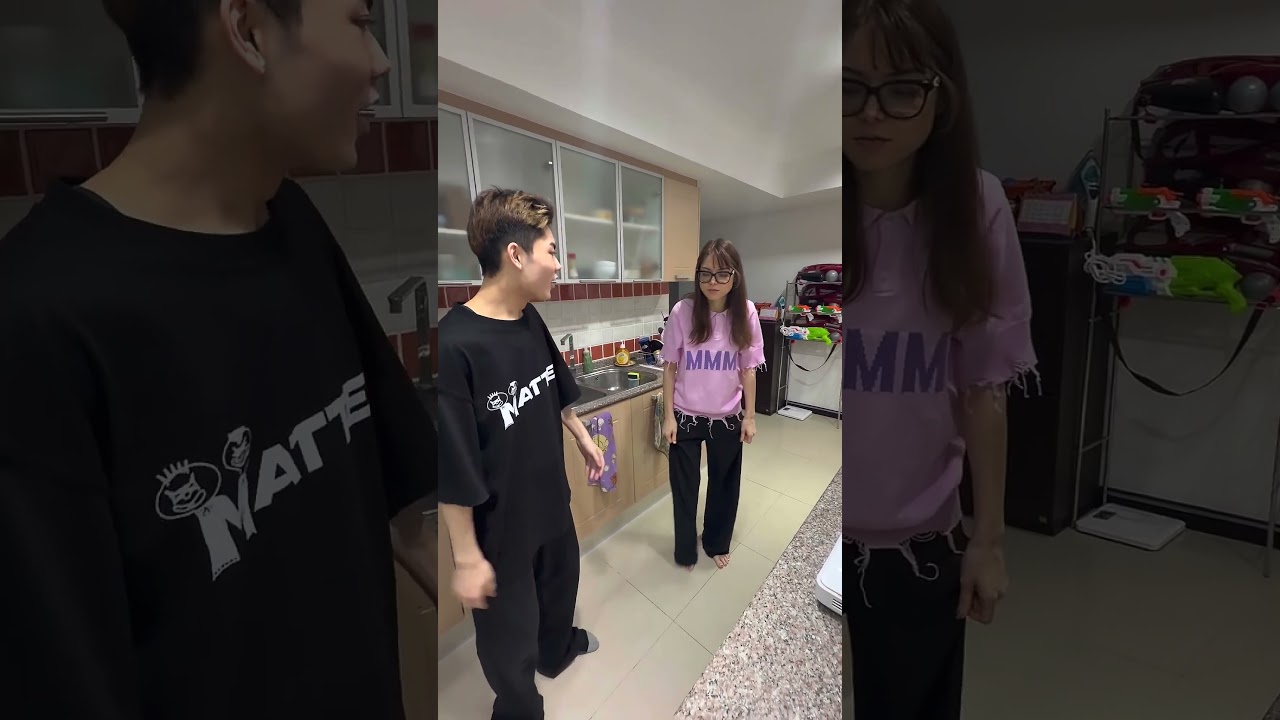 流行りの足上げるヤツ母に頼んだら…😱#Shorts