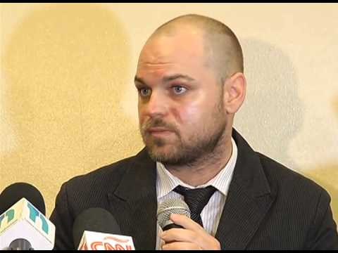 Un productor de TV quema al mago Wayne Houchin