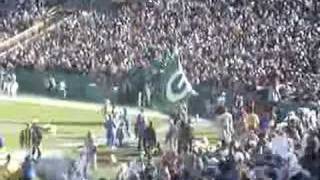 Packer&#39;s Brett Favre&#39;s First &amp; Only Lambeau Leap In Green Bay