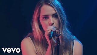 Kadr z teledysku You Don't Know tekst piosenki Katelyn Tarver