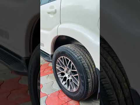 MOMO Revenge Evo Concave on Mahindra Scorpio