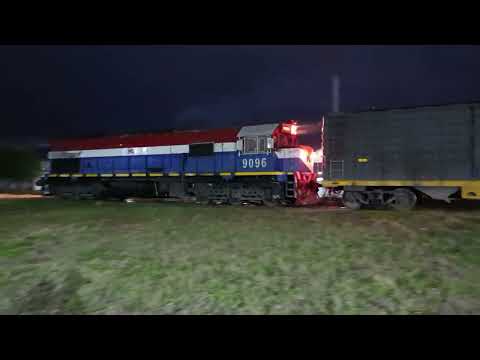 Gt- 22 (9096) con un Tren Vacío de N.C.A a su paso por "Beltrán" en plena madrugada 🚂🌃🇦🇷