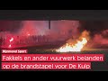 Feyenoord City-tegenstanders gooien met vuurwerk naar een brandstapel