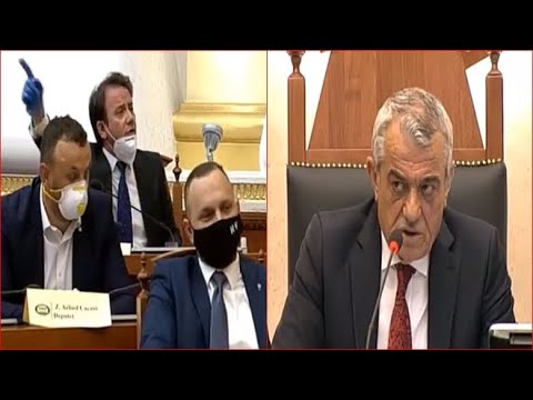 “Mbylle tani hajt”, deputeti Ralf Gjoni përplaset me Gramoz Ruçin: Tërhiqni amendamentin e Bodes