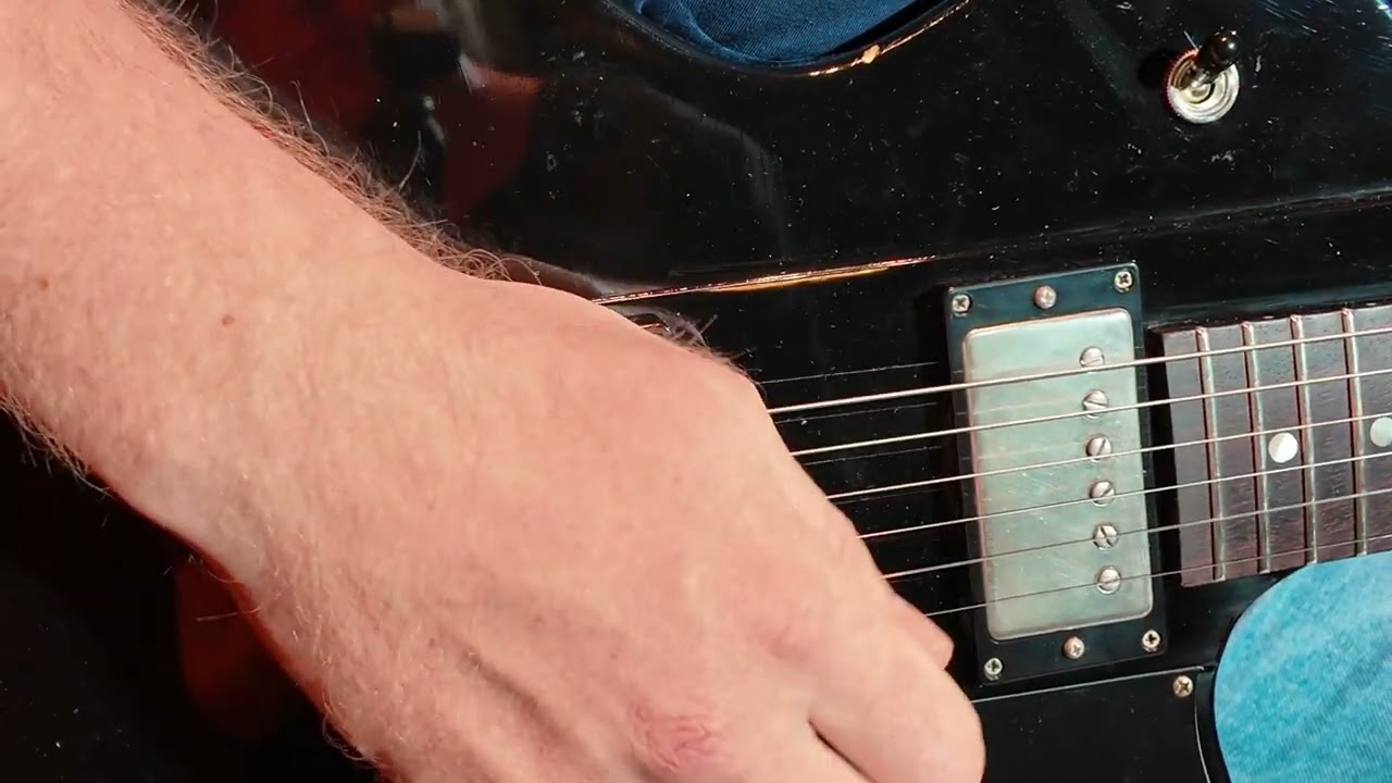 Ivison Korina Dakota Standard - Heavy Aged Factory Black s/n 074 - YouTube