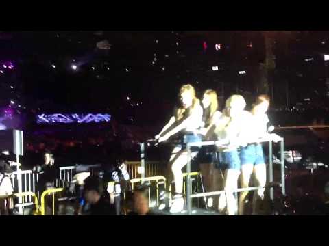 121123 SMTOWN SG - SNSD - Kissing you (cut)