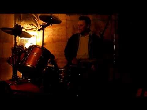 MIKE NEWMAN warming up drum solo