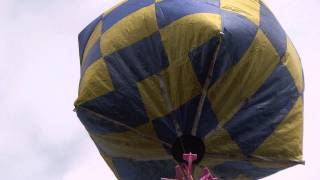 preview picture of video 'Thai temple hot air balloons 2011'