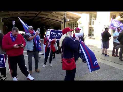 決戰投票抗議活動在費城彙集 (Dueling voting protests converge in Philadelphia)