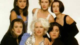 Bananarama &amp; Lananeeneenoonoo - Love In A Factory