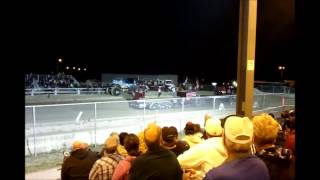preview picture of video '2011 Lindsay Ex Truck Pulls'