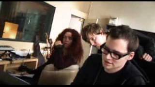 Ease Your Mind - The Song Circus feat. Coal & Heidi Happy