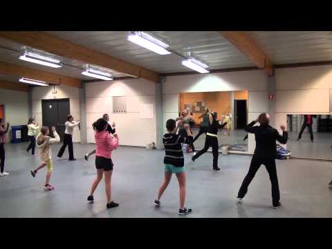 Zumba à Liège - Warm up 1 - Zumba Tus Caderas (Radio Version) - Eyci And Cody
