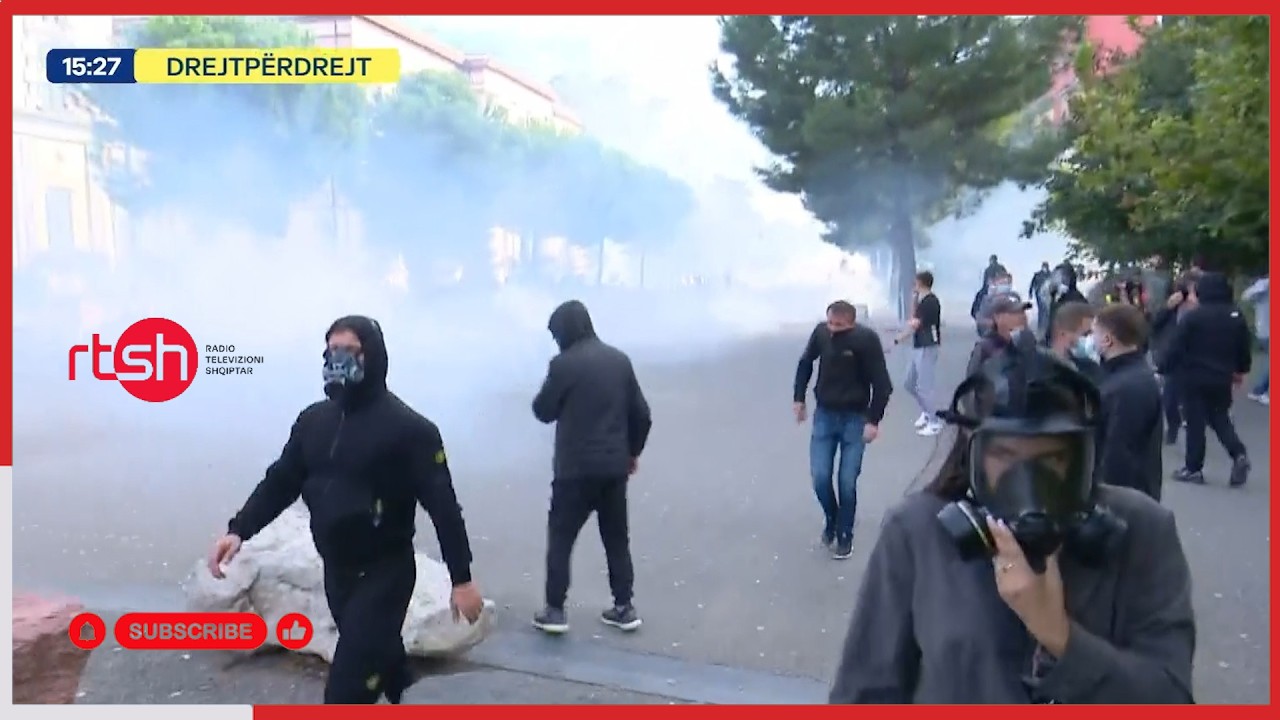Policia ndërhyn me gazlotsjellës dhe ujë ndaj protestuesve te Ministria e Brendshme dhe në afërsi të Kryeministrisë