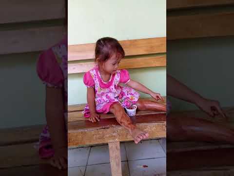 Balita luluran dengan ice cream