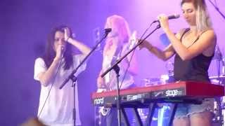 Warpaint - Hi (Live at Roskilde Festival, July 4th, 2014)
