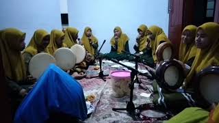 Download lagu ' Ya Ayyuhan Nabi' Original Hadroh Al-Banjari voc. Supiatun mp3