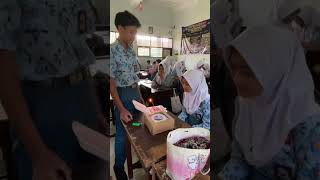 Download lagu Momen romantis ketika merayakan ultah di sekolah sama pacar ‼️‼️ #romantis  #sekolah  #shorts mp3