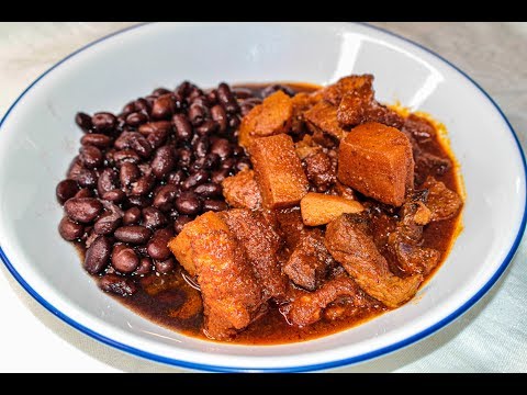 Guisado de Papa con Chicharon en Salsa Roja