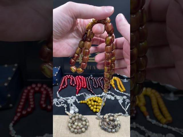 سبحة مسكي زيتي ممزوج بالبني بحبات أسطوانية كبيرة و...